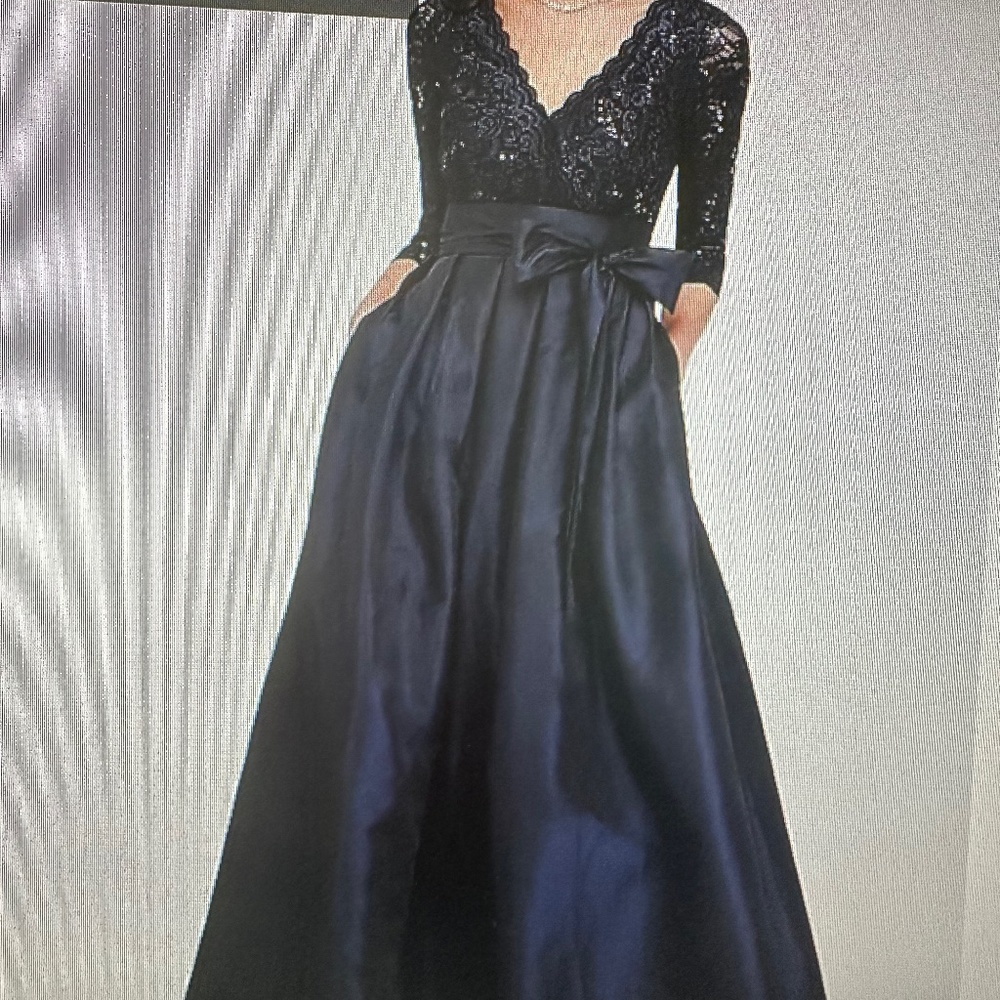 Perfect for the holidays!  Emerald green, a-line,  floor length gown